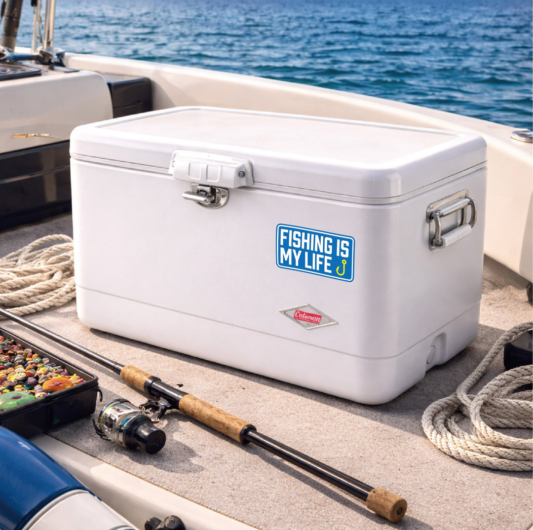 釣りが暮らしの一部なら。「FISHING IS MY LIFE」の青いメッセージを道具に